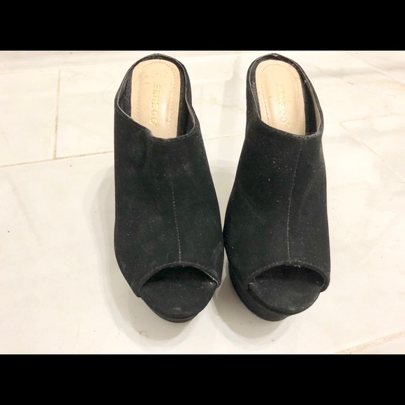 BLACK WEDGES HEEL OPEN TOES - Picture 3 of 3